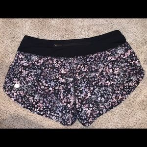 Lululemon Speed Up Low-Rise Shorts (2.5 in) Size 6